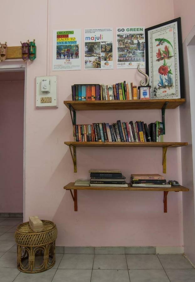 Gibbon Backpackers Hostel Guwahati Buitenkant foto