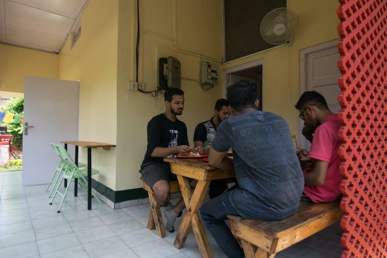 Gibbon Backpackers Hostel Guwahati Buitenkant foto
