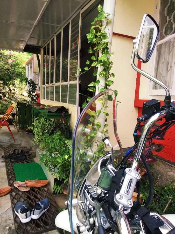 Gibbon Backpackers Hostel Guwahati Buitenkant foto