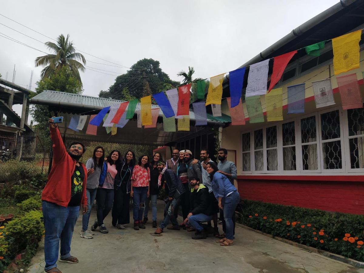 Gibbon Backpackers Hostel Guwahati Buitenkant foto